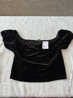 Forever 21 Black Velvet Puff-Sleeve Square Neck Women's Top